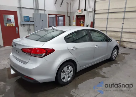 2018 Kia Forte Lx z USA, uszkodzony, nr VIN 3KPFL4A70JE196826